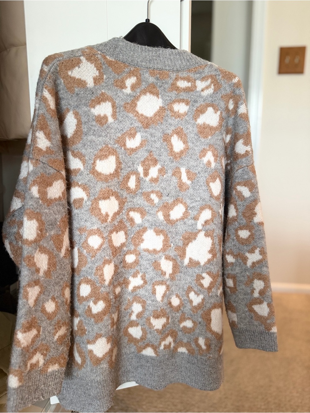 Mango Gray, Camel & Cream Leopard-Print V‑Neck Cardigan - Picture 4 of 4